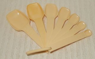 Vintage Tupperware 7 Piece Measuring Spoons Beige/ivory