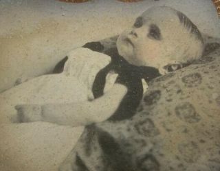 ANTIQUE 1/6th PLATE DAGUERREOTYPE POST MORTEM PHOTO DECEASED BABY HAND TINTED 2
