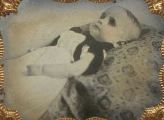 ANTIQUE 1/6th PLATE DAGUERREOTYPE POST MORTEM PHOTO DECEASED BABY HAND TINTED 3