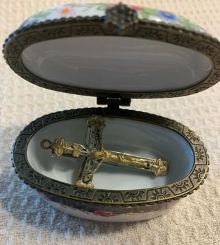 Vintage Porcelain Trinket Box W/two Tone Crucifix Inside (estate Item)