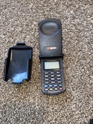 Motorola Startac Flip Phone.  Vintage Cell Phone.  Black.  Please Read.