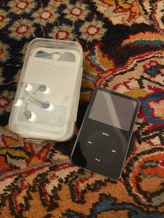 Apple iPod Classic 5th Generation (80 GB) Vintage Still 2