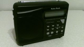 Vintage Radio Shack 12 - 626 Am/fm Radio Portable Lcd Alarm Clock Preset
