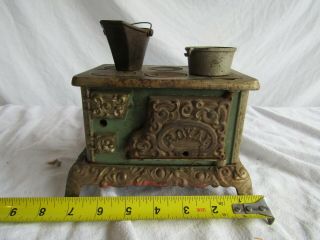 Vintage Royal Cast Iron Metal Toy Stove 7 1/2 Inch Doll Kitchen Salesman Sample