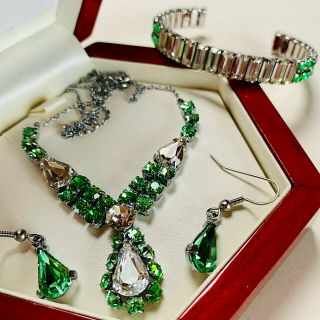 VINTAGE SPARKLING GREEN/CLEAR RHINESTONE SILVER PLATED NECKLACE/EARRINGS/BANGLE 2