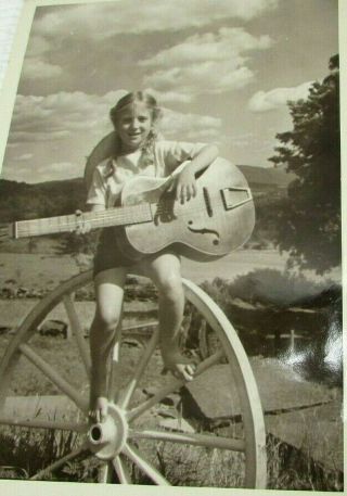 Country Western Blonde Girl Playing Guitar On Wagon Wheel 1946 Vtg Photo Mb102