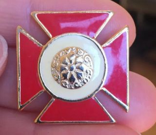 Vintage Gold Tone Red And White Enamel Cross Pin Brooch With A Central Flower 3