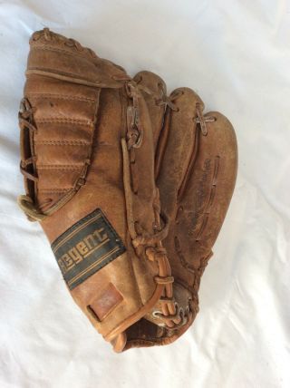 Vintage Regent Baseball Glove Right Handed Thrower Broken In Brown Tan Leather