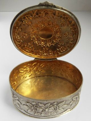 Lovely Decorative Antique Solid Silver Table Snuff Box With Gilt Interior