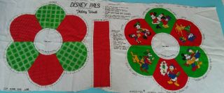 Vtg Mickey Minnie Bambi Pluto Goofy Print Holiday Wreath Fabric Pattern Disney