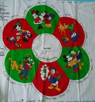 VTG Mickey Minnie Bambi Pluto Goofy Print Holiday Wreath Fabric Pattern Disney 2