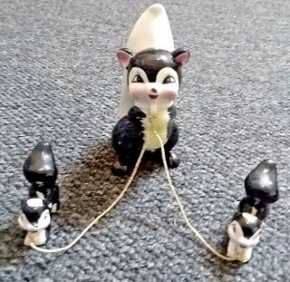 Vintage Elvin Mother Skunk With Babies Chained Hand Painted Japan