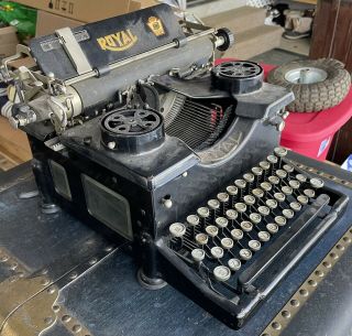 Vintage Royal Typewriter Antique