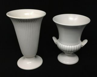 2 X Vintage Wedgwood Of Etruria & Barlaston Vases (lp129a)