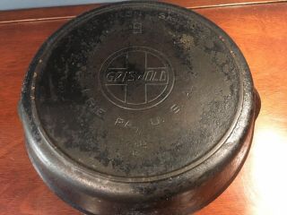 Antique Griswold Cast Iron Skillet Frying Pan 9 Large Slant Logo - 710 D