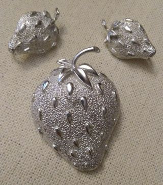 Vintage Sarah Coventry Silver Tone Strawberry Brooch Pin And Clip On Earring Set