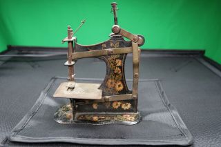 F.  W.  MULLER RARE No.  12 WALKING FOOT TOY SEWING MACHINE Made GERMANY 2