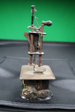 F.  W.  MULLER RARE No.  12 WALKING FOOT TOY SEWING MACHINE Made GERMANY 3