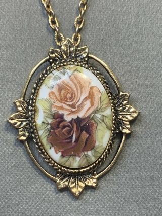Vintage Signed Sarah Coventry Gold Rose Glass Cameo Necklace 24”