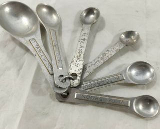 Vintage Mid - Century 6 Nesting Aluminum Measuring Spoons Set