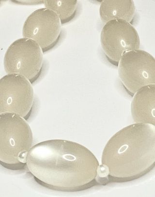 Vtg 1950’s White Oval Lucite Moon Stone Bead Necklace - Box Clasp
