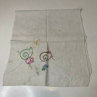 Vintage Kitchen Tea Towel Color White With Embroidered Snail Floral Print