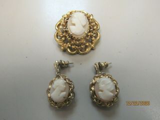 Vintage Florcnza Cameo Brooch Pin And Earrings (30040 - Cost - M)