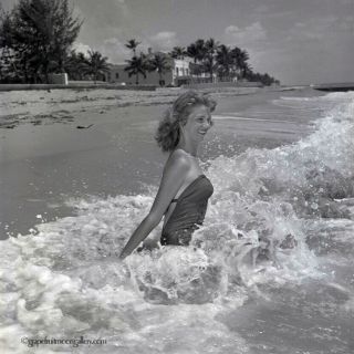 Bunny Yeager Pin - Up Camera Negative Bathing Beauty Splash Alta Whipple 1960 Wow