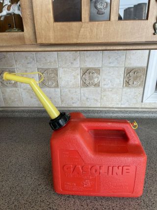 Vintage Red Plastic Craftsman Chilton P15 Gas Can 1 - 1/2 Gal Made In Usa Pre Ban