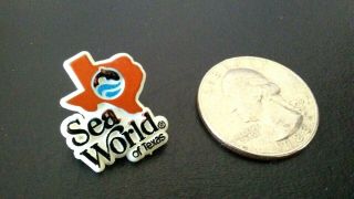 Vintage Sea World Of Texas Orca Whale Plastic Lapel Pin