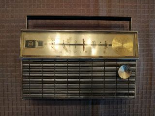 Vintage 1961 Rca Victor Globe Trotter 8 Transistor " Impac " Am Radio,  It