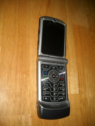 Vintage Flip Phone Motorola Razr V3 G (t Mobile) Cellular Phone Gun Metal/silver