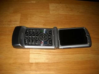 Vintage Flip Phone Motorola RAZR V3 G (T Mobile) Cellular Phone gun metal/silver 2
