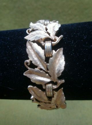 Vintage Signed Crown Trifari Textured Finish Leaf Leaves Gold Tone Bracelet