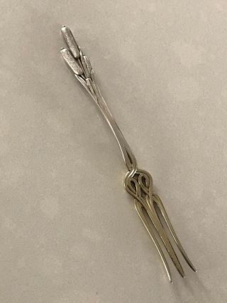 Durgin Cat Tail Sterling Silver Strawberry Fork