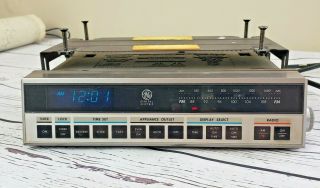 Vintage Ge Under Counter Spacesaver Am/fm Clock Radio Timer 7 - 4220a Wood Grain