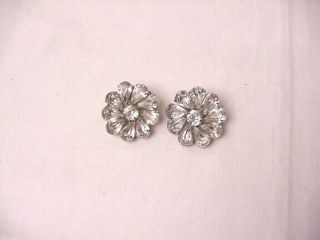 Vintage Signed Weiss Clear Rhinestone Clip Earrings 1” Flower Like