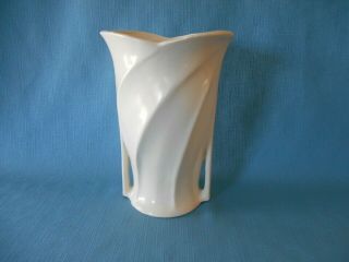 Vintage 1940s Mccoy White Vase W/ Swirls Or Twist & Little Bottom Open Handles