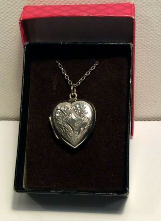 Vintage Silver Heart Locket Pendant Necklace On A Fine Chain Boxed