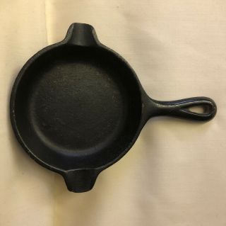 Vintage Wagner Ware Cast Iron 4 Inch Skillet/ash Tray 1050