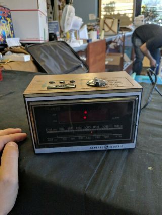 Vintage Ge General Electric Digital Alarm Clock With Am/fm Radio Model 7 - 4620f