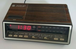 Vintage Wood Grain General Electric Am/fm Radio Alarm Clock - Model 74616a Ge