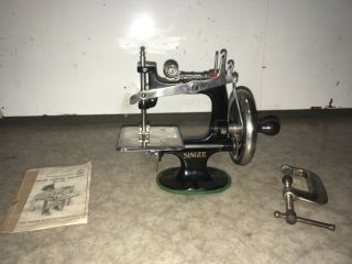 antique vintage singer no 20 child ' s sewing machine 2