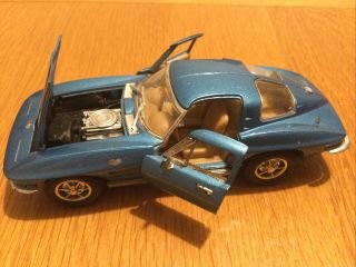 Vintage 1963 Metallic Blue Chevrolet Corvette Stingray 1:32 Scale Model Ss5735