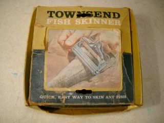 Vintage Townsend Fish Skinner Box & Instructions Des Moines,  Iowa