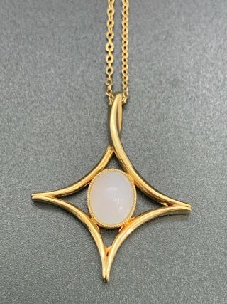 Vintage Signed Sarah Coventry Gold Tone Necklace Faux Opal Moonstone Pendant