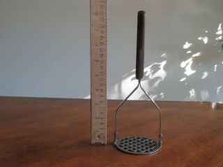 Vintage Maid Of Honor Potato Masher Darker Wooden Brass Riveted Handle 9.  4” USA 2