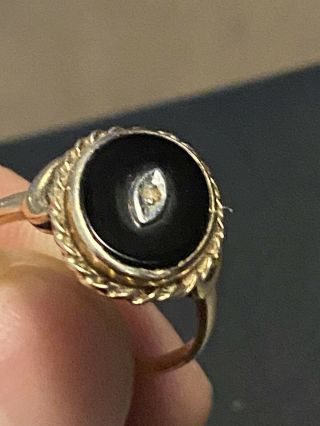 Antique 10k Gold Ring With Onyx And Small Diamond,  Size 8.  Weighs 3g