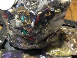 MASSIVE Costume Jewelry Scrap Repurpose Crafts 21 POUNDS Vintage To Now 2