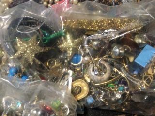 MASSIVE Costume Jewelry Scrap Repurpose Crafts 21 POUNDS Vintage To Now 3